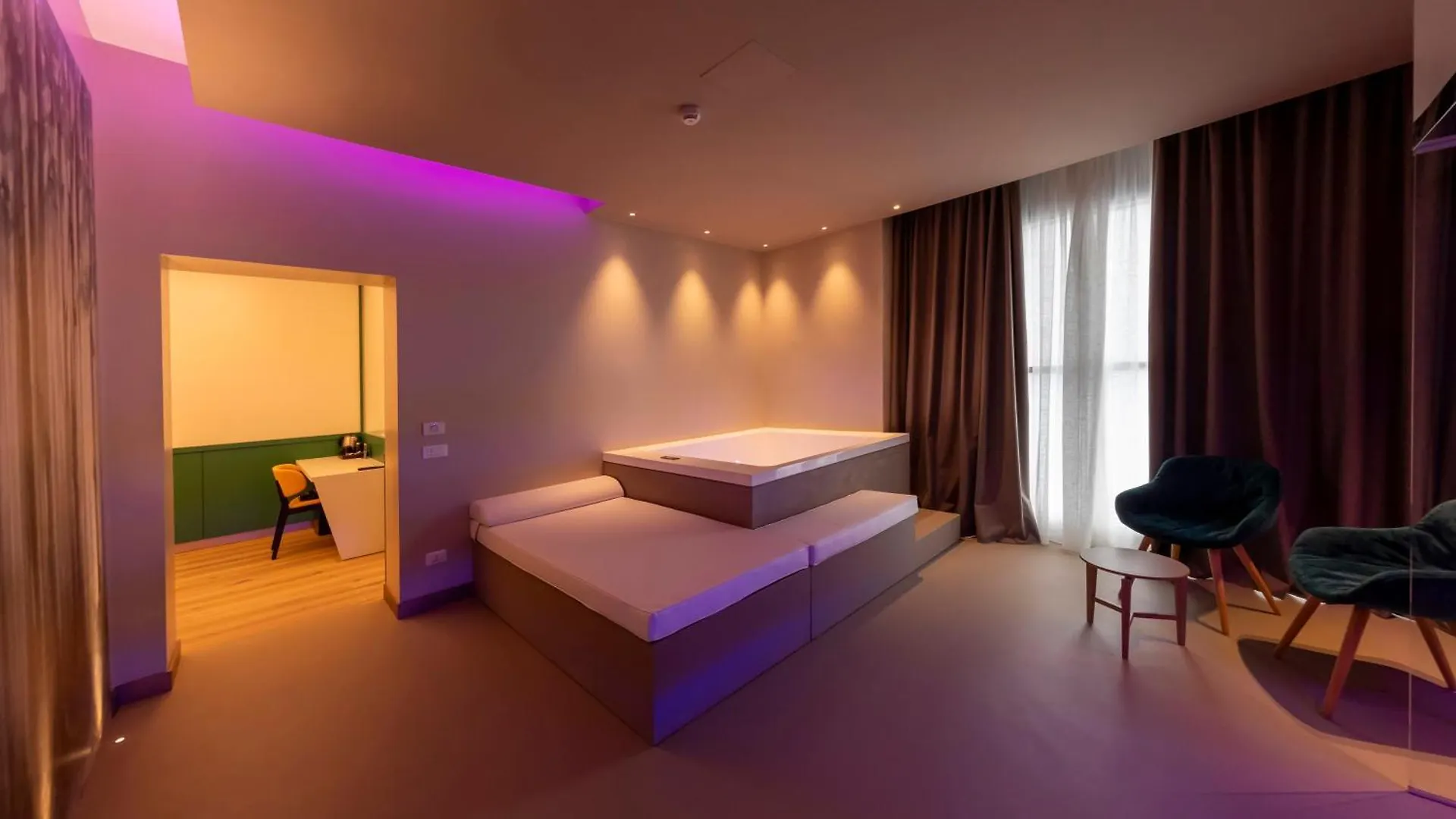 Smart Hotel Napoli  ナポリ